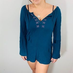 Love Stitch Dress Blouse Size M split neck